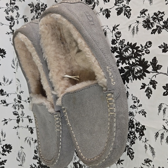 Ugg Moccasin Slippers B138 - Picture 5 of 10